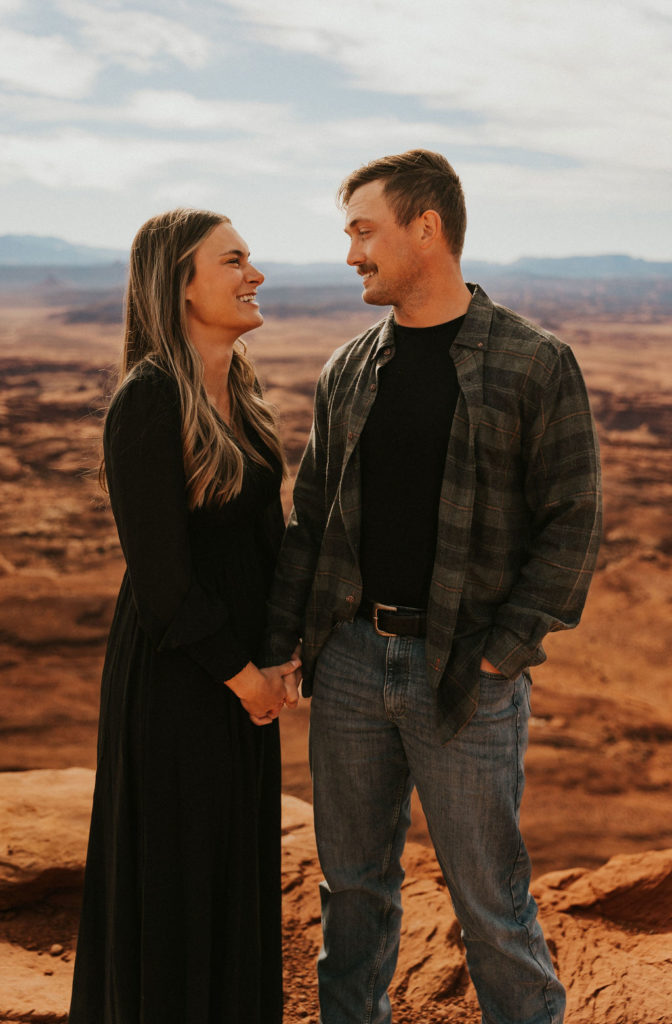 Moab couples photoshoot poses