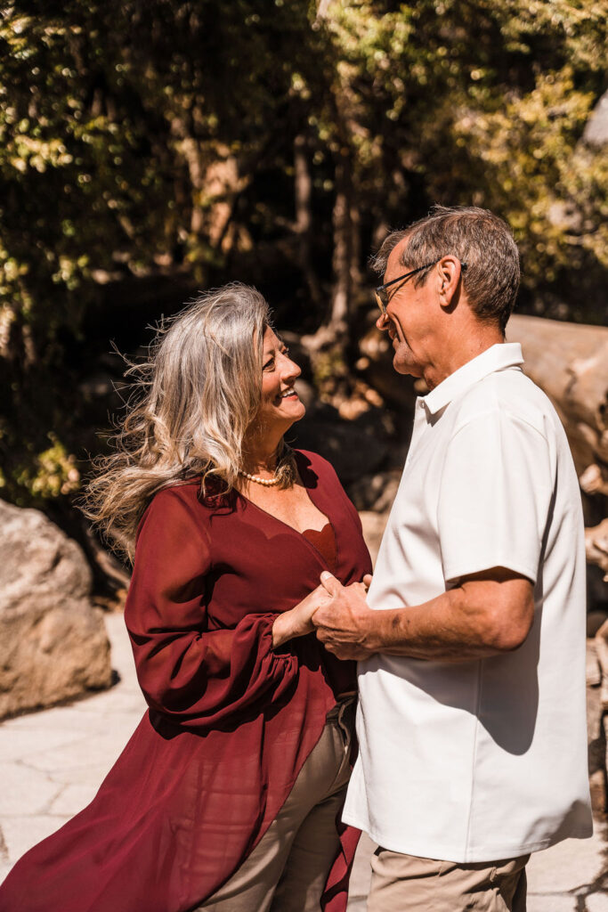 couple elopement at Yosemite
